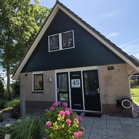 With 4 Bedrooms Ferienhaus *