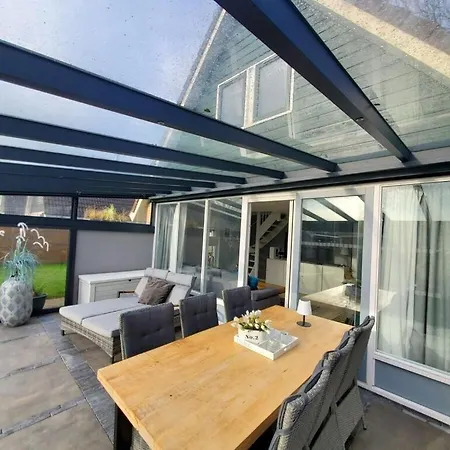 With 4 Bedrooms Ferienhaus *