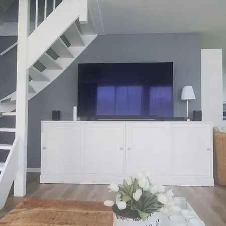 With 4 Bedrooms Ferienhaus